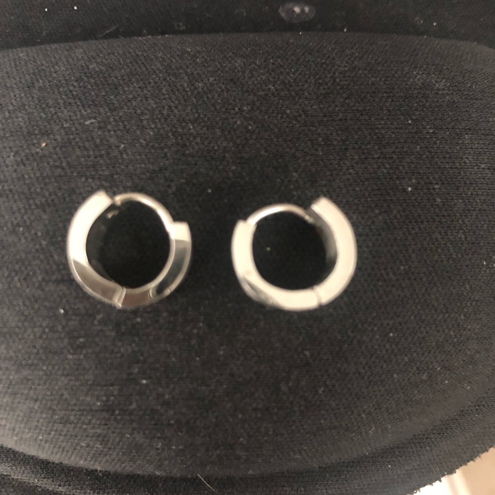 *Moving Sale*Stainless steel earrings - Picture 3 of 4
